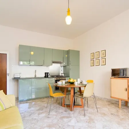 Casa Enza, For Up To 5 People, Center דירה