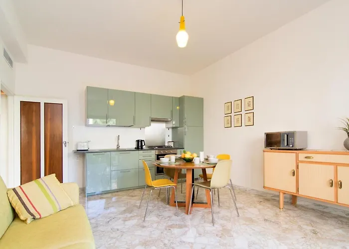Casa Enza, For Up To 5 People, Center Appartement